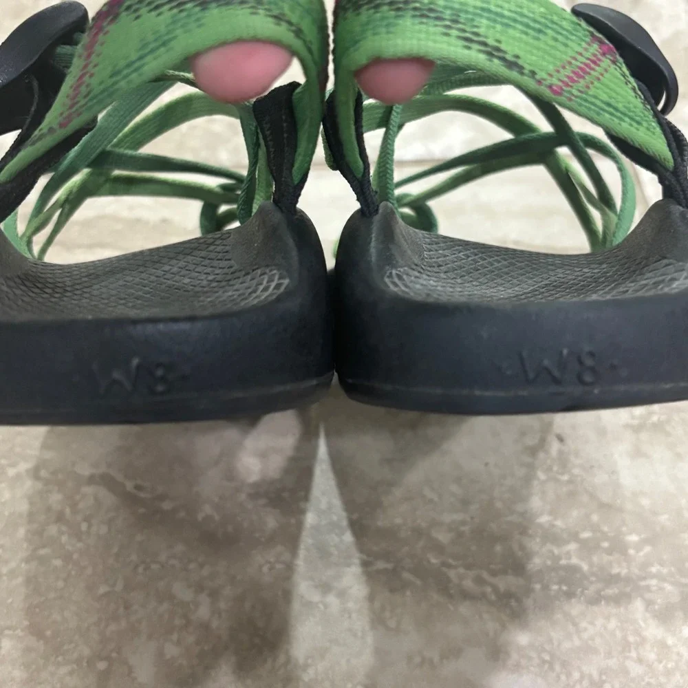 Chaco Z2 Yampa Sandals Womens 8 Green Strappy Toe Loop Hiking Vibram Soles